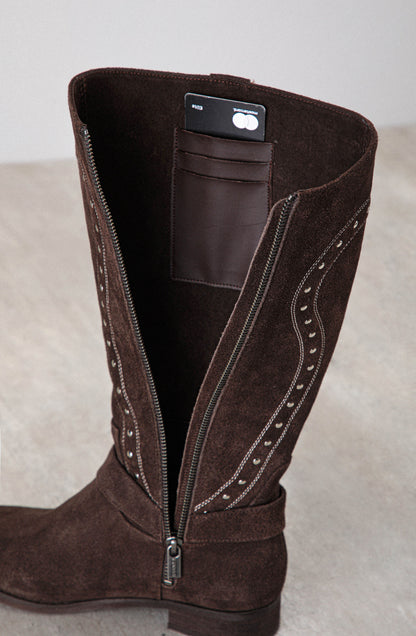 Bota Alta Tachas Brown