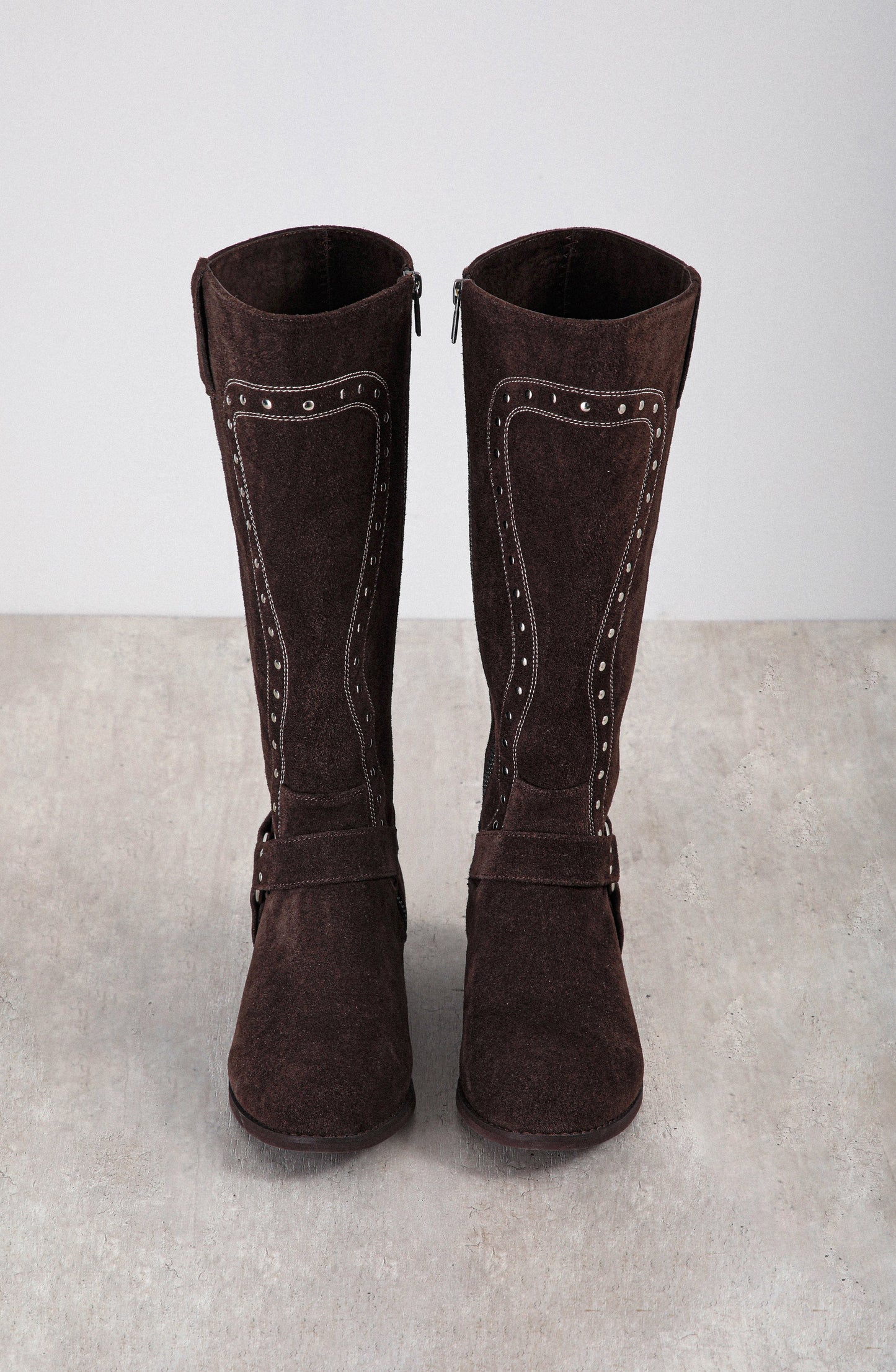 Bota Alta Tachas Brown