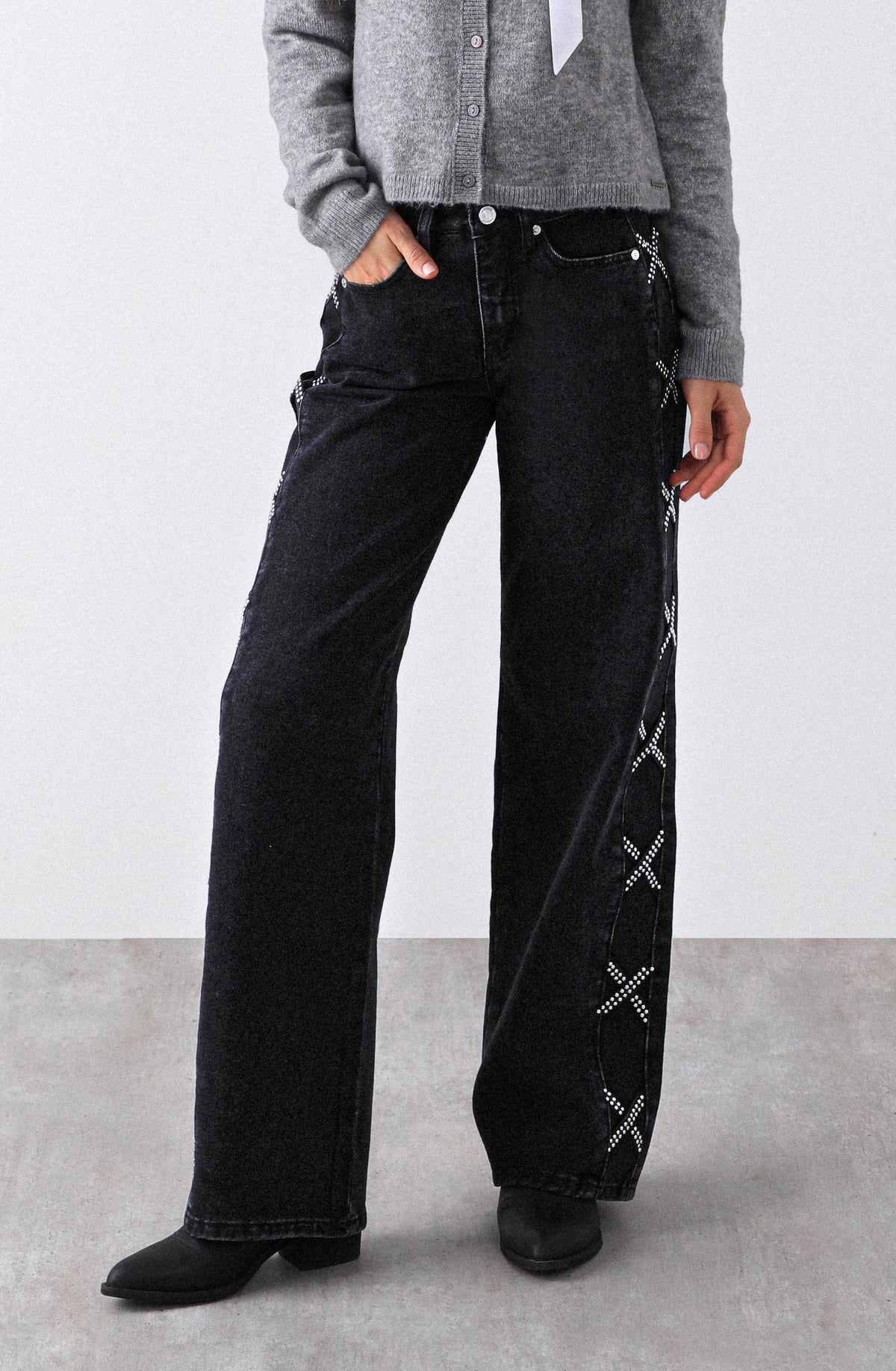 Pantalón Franja Lateral Tachas Black