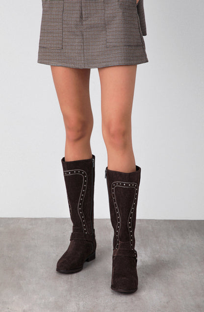 Bota Alta Tachas Brown