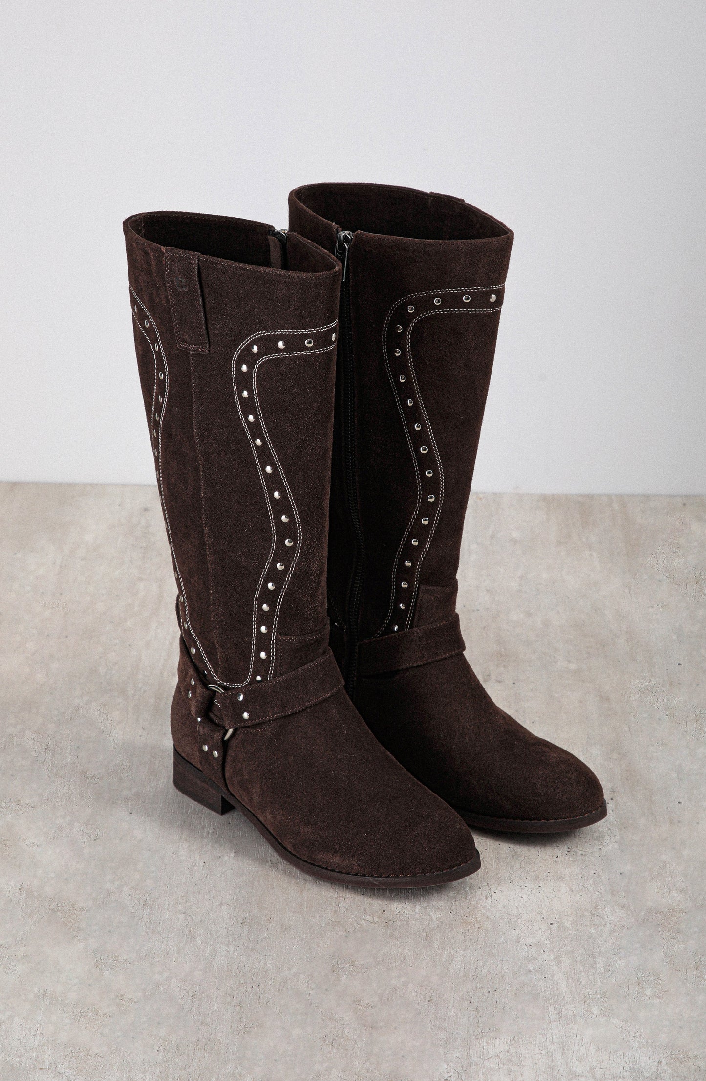 Bota Alta Tachas Brown