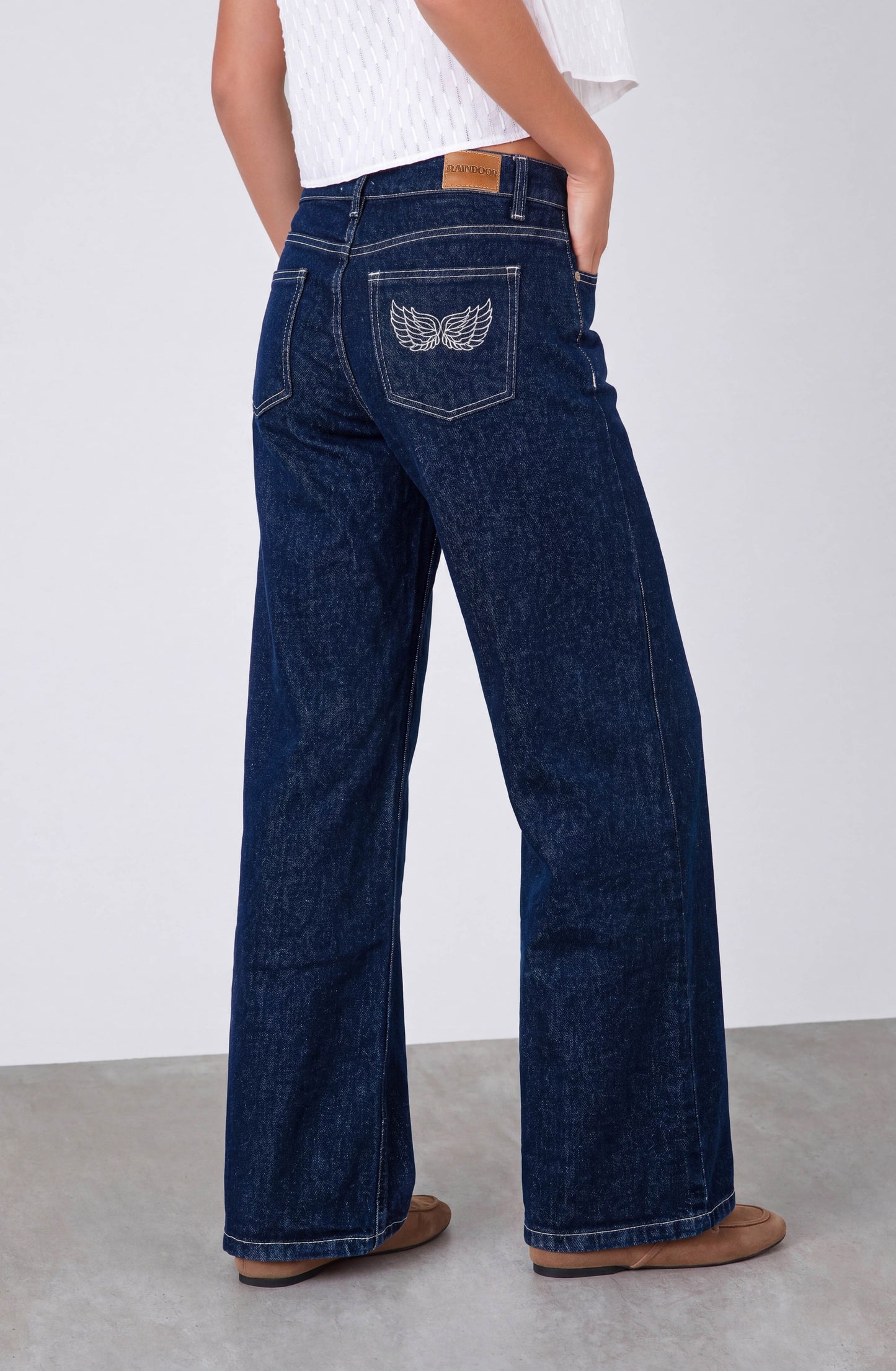Pantalón Bordado Alas