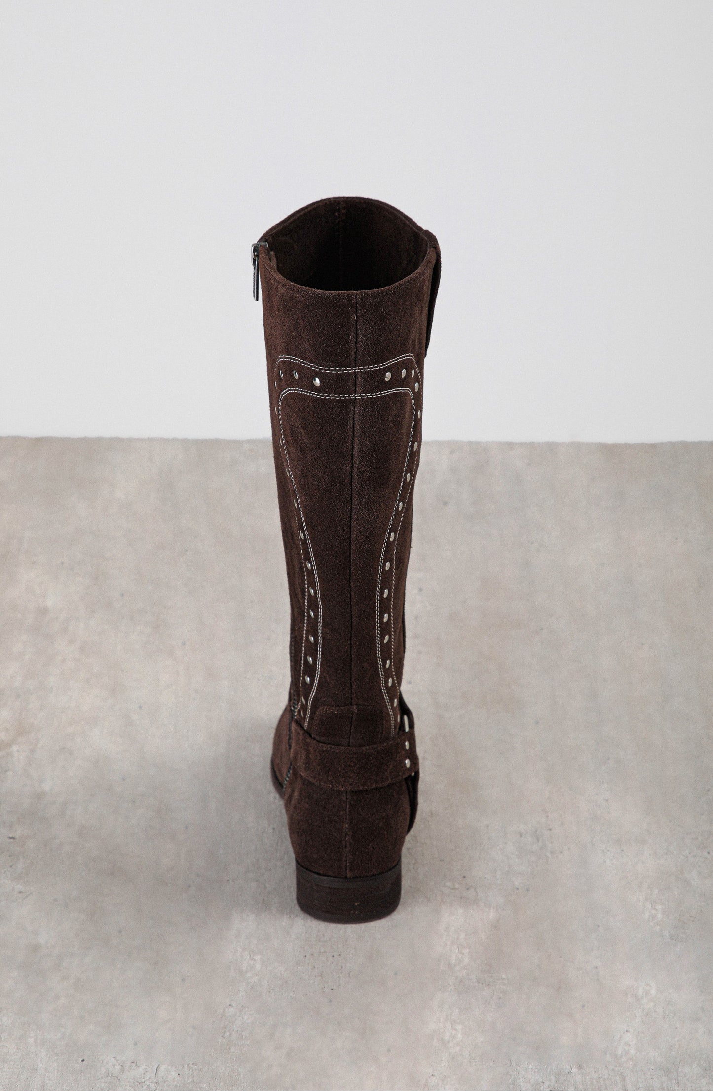 Bota Alta Tachas Brown